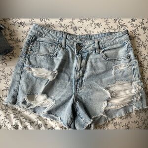 AE Strigid Curvy Ripped Mom Short size 12
